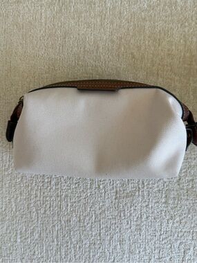 R.M. Williams & QANTAS Limited Edition Cream Amenity Toiletry Bag with Kit - NEW